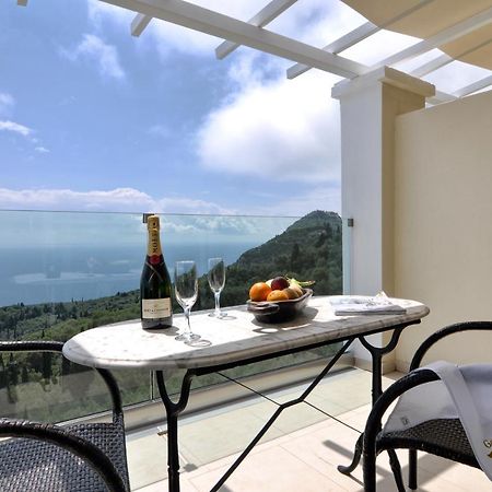 Golden Fox Studios And Suites Lakones Luaran gambar
