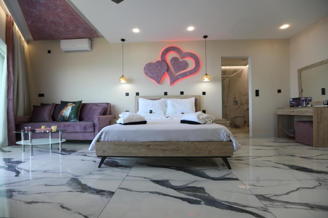 Golden Fox Studios And Suites Lakones Luaran gambar