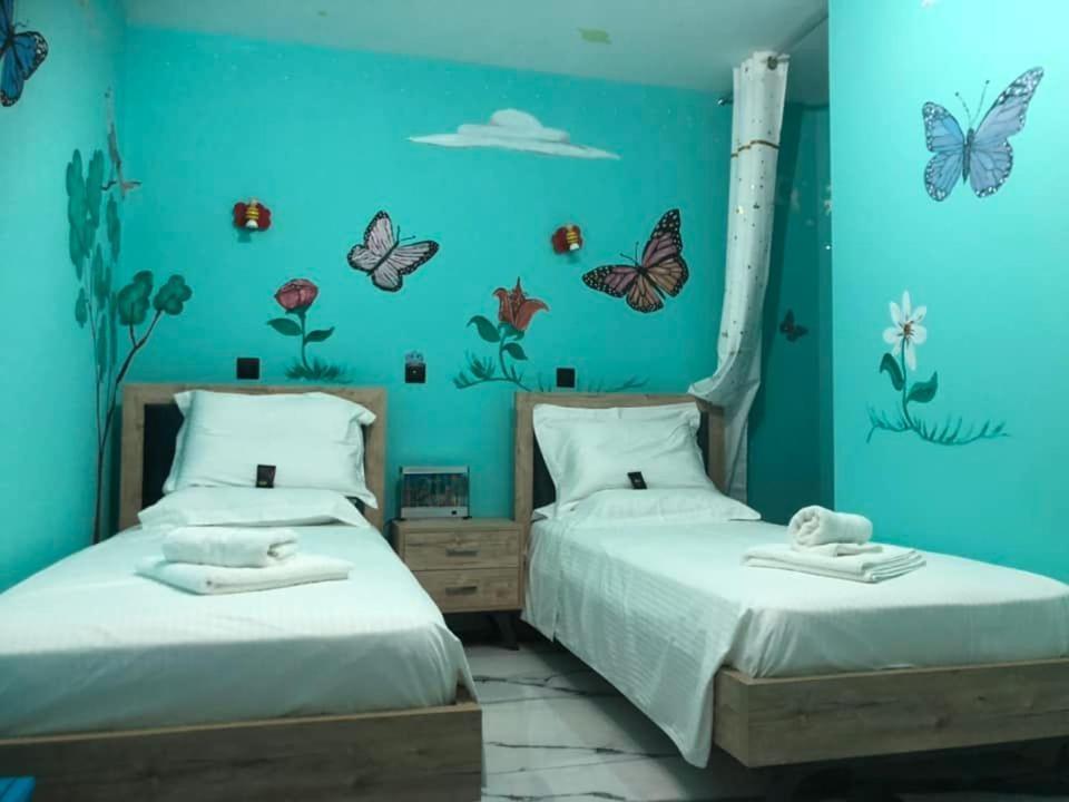 Golden Fox Studios And Suites Lakones Luaran gambar