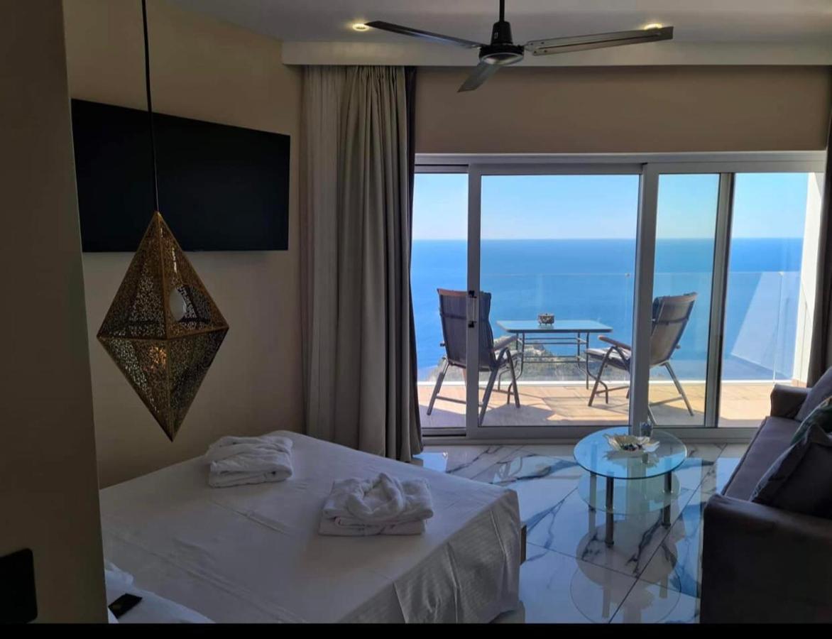 Golden Fox Studios And Suites Lakones Luaran gambar