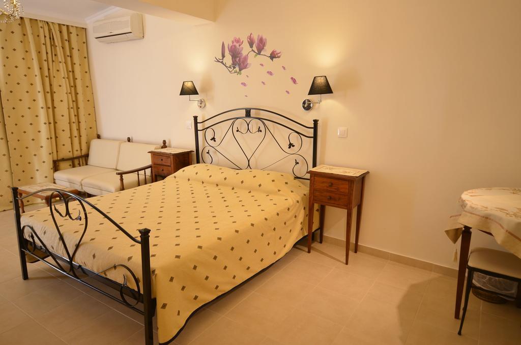 Golden Fox Studios And Suites Lakones Luaran gambar