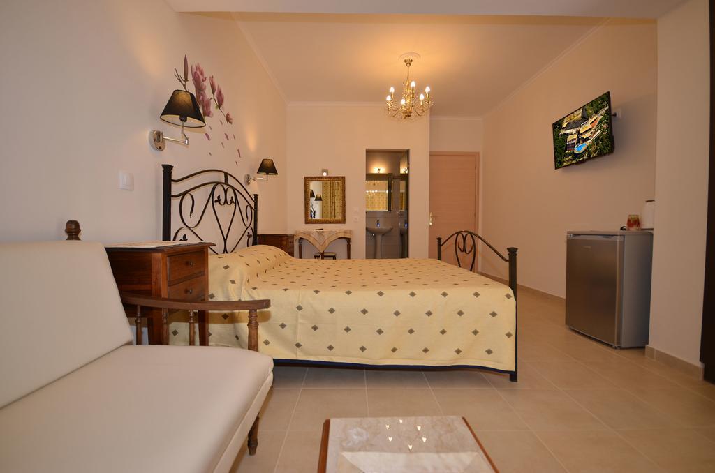 Golden Fox Studios And Suites Lakones Luaran gambar