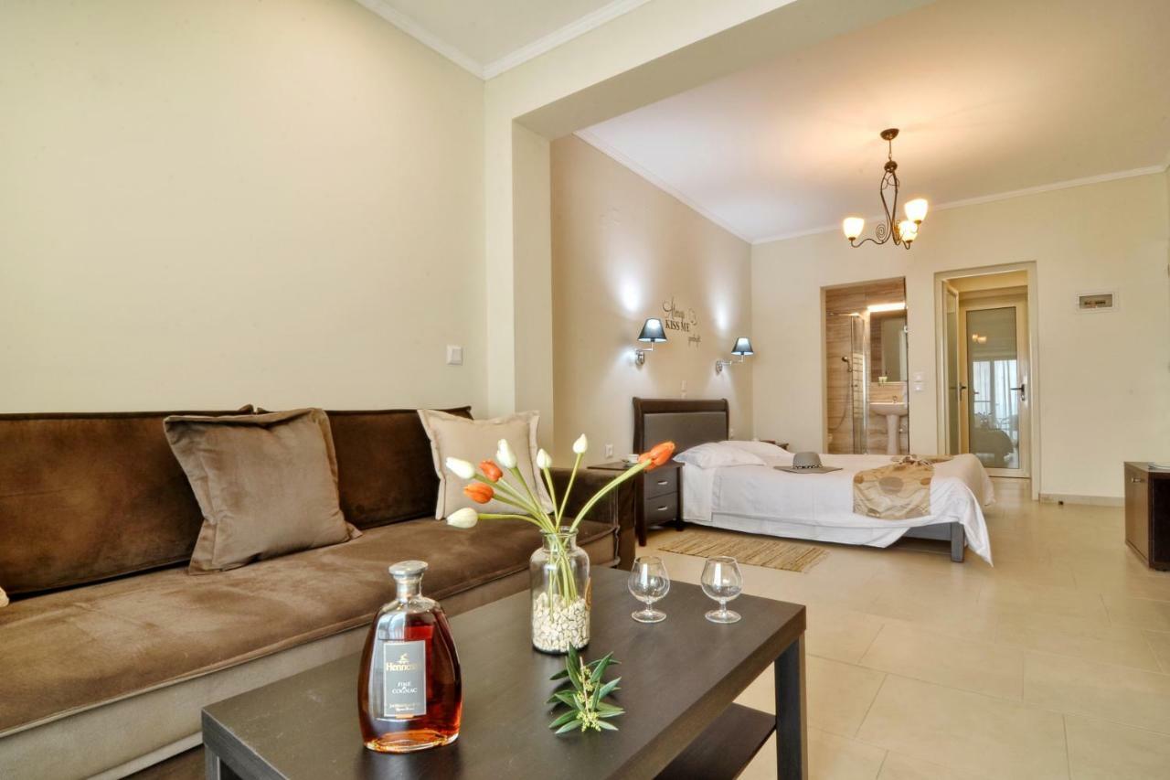 Golden Fox Studios And Suites Lakones Luaran gambar