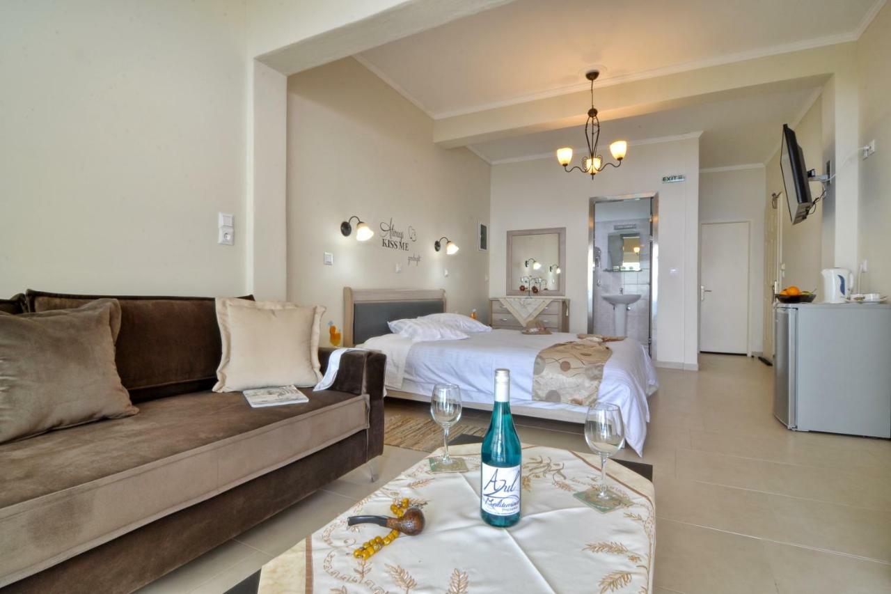 Golden Fox Studios And Suites Lakones Luaran gambar