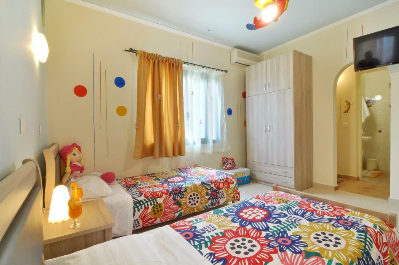 Golden Fox Studios And Suites Lakones Luaran gambar