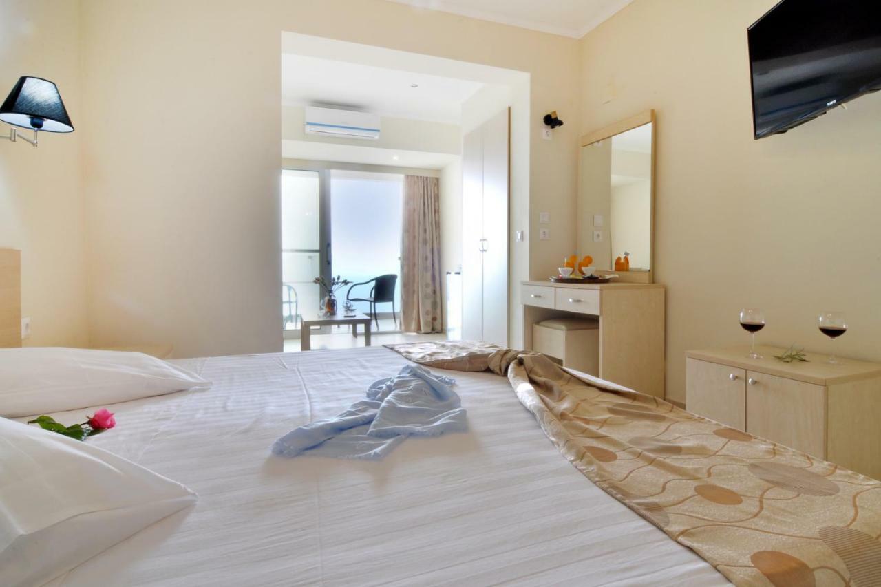 Golden Fox Studios And Suites Lakones Luaran gambar