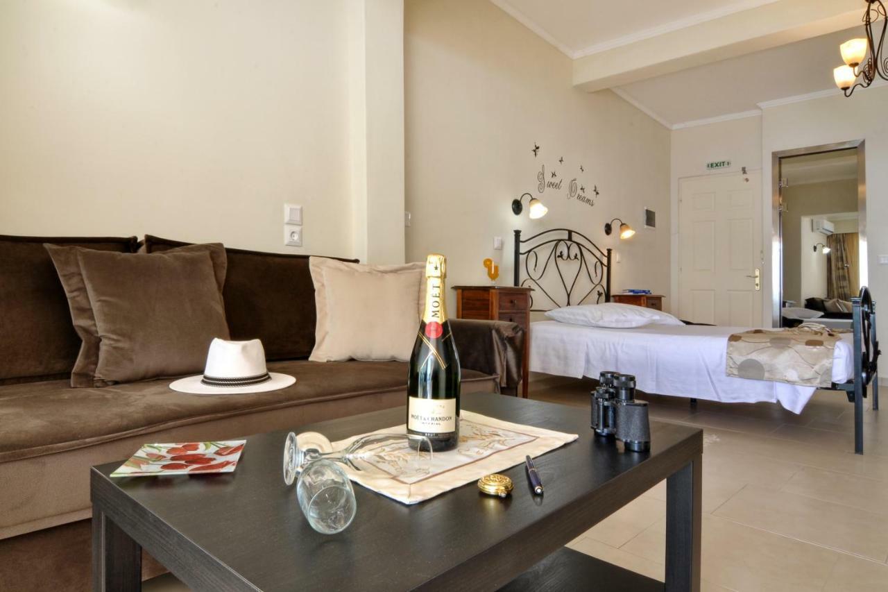 Golden Fox Studios And Suites Lakones Luaran gambar