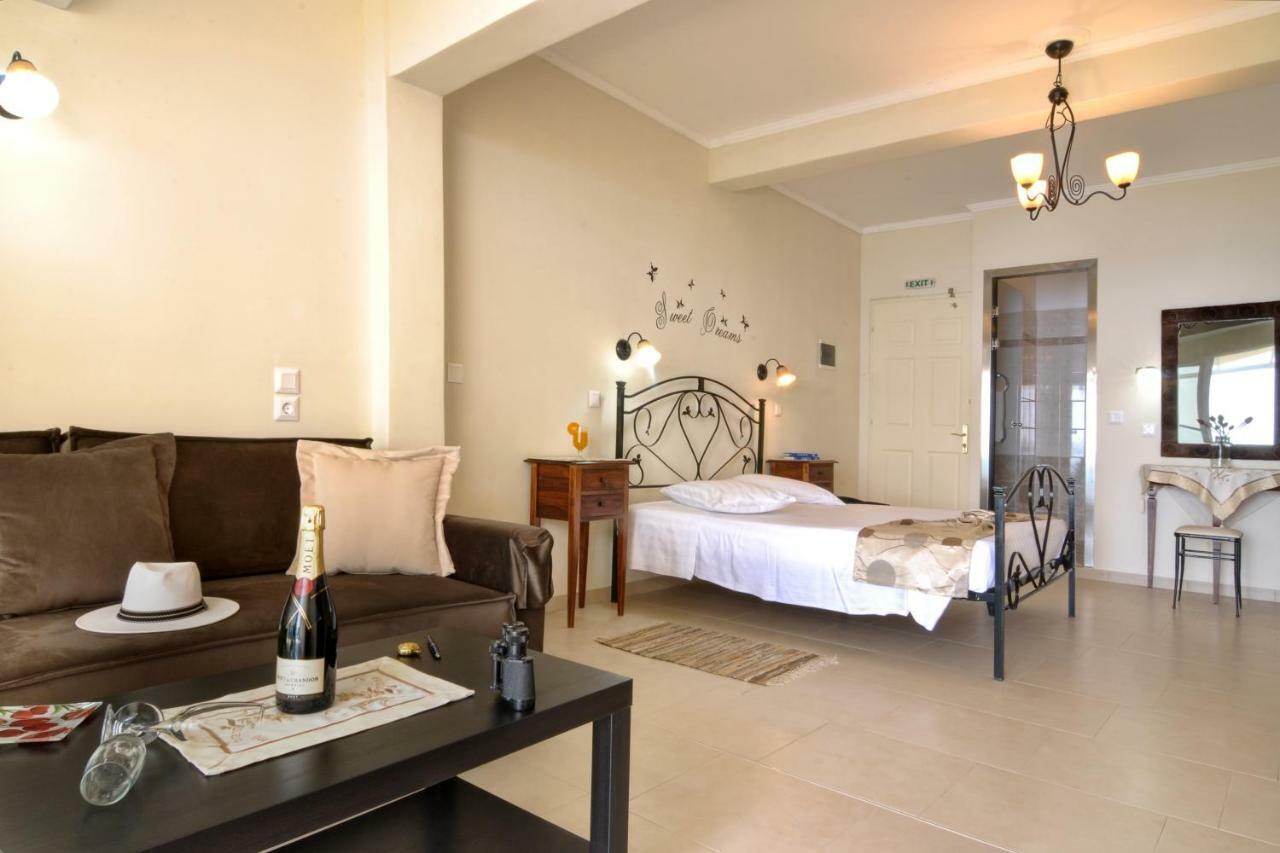 Golden Fox Studios And Suites Lakones Luaran gambar