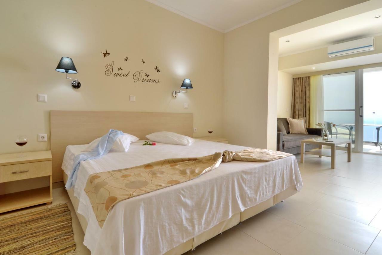 Golden Fox Studios And Suites Lakones Luaran gambar