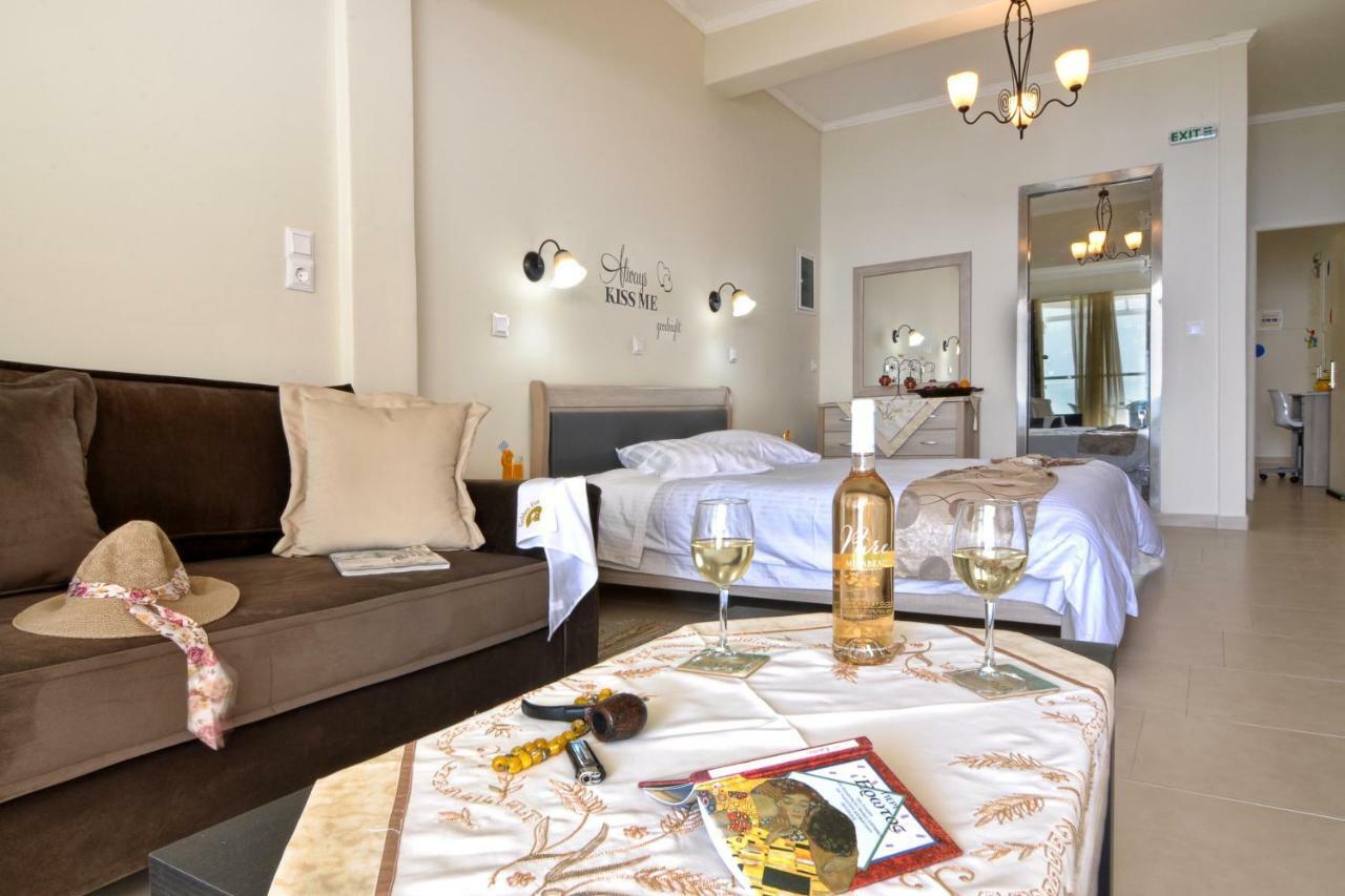 Golden Fox Studios And Suites Lakones Luaran gambar