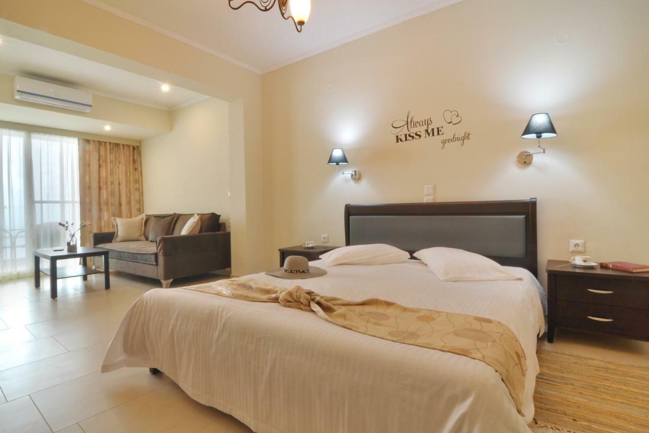 Golden Fox Studios And Suites Lakones Luaran gambar