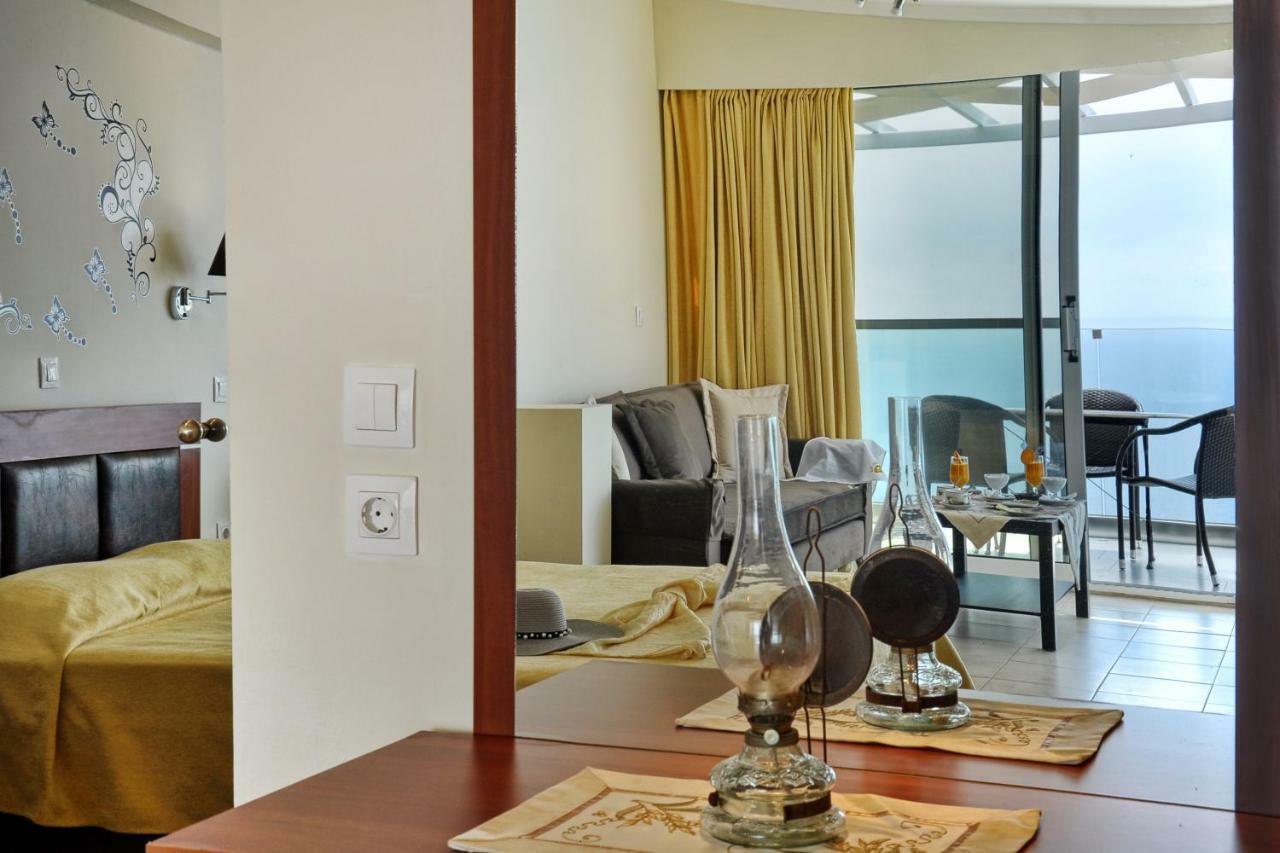 Golden Fox Studios And Suites Lakones Luaran gambar