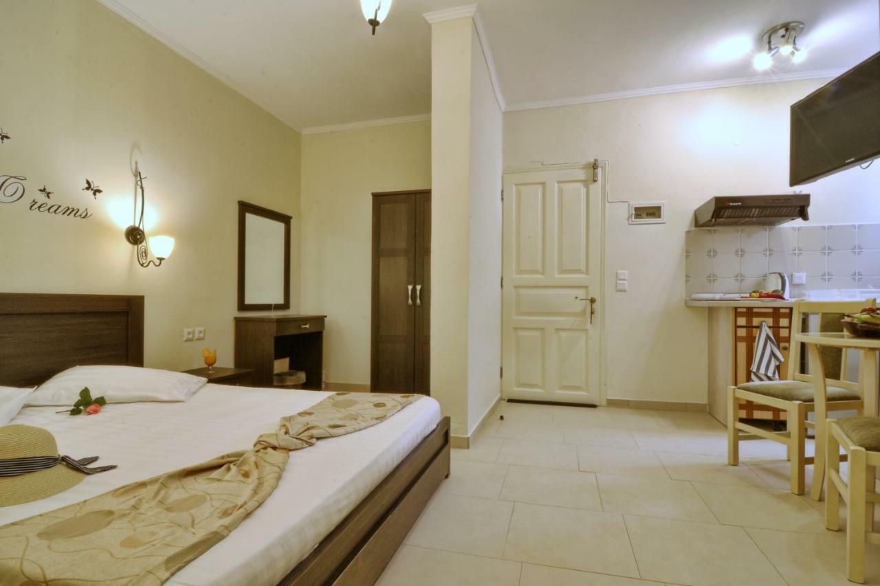 Golden Fox Studios And Suites Lakones Luaran gambar