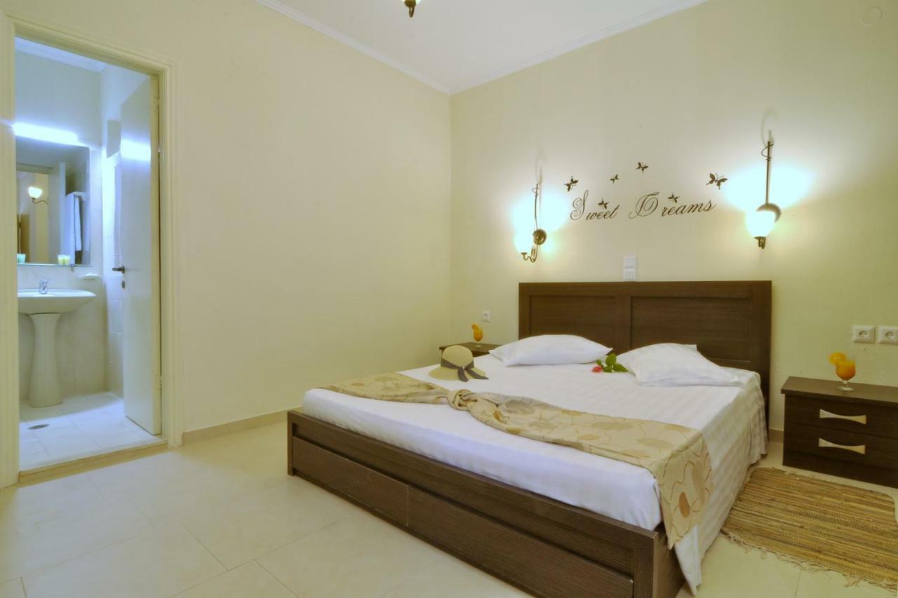 Golden Fox Studios And Suites Lakones Luaran gambar